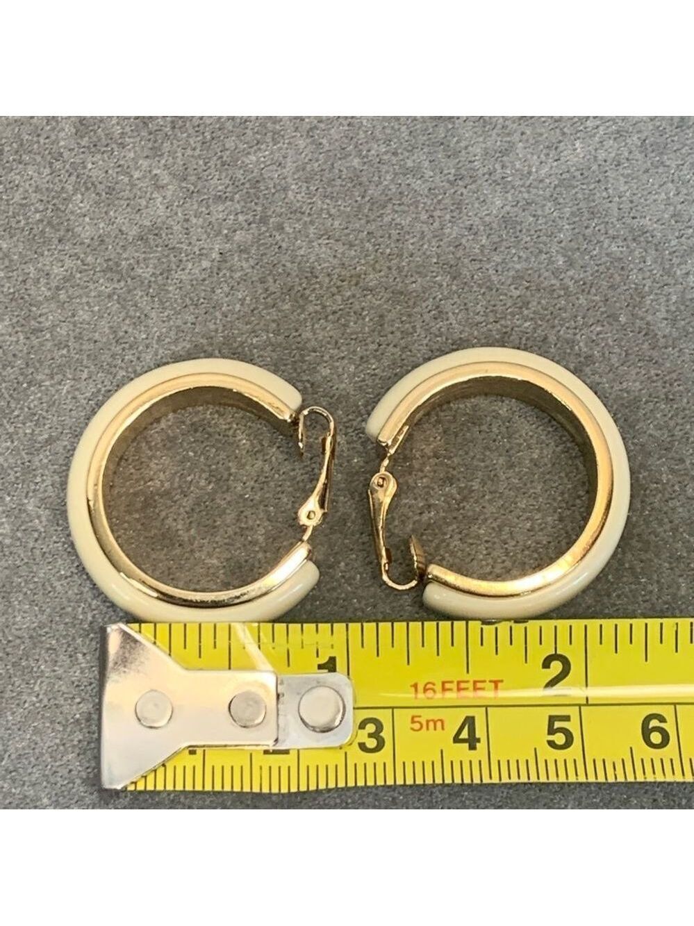 AVON Cream lacquer gold tone trim hoop clip on earrings - Picture 5 of 6